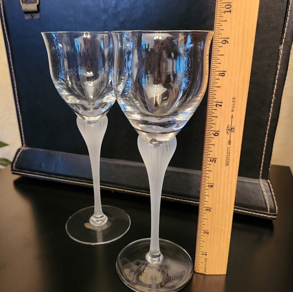 Mikasa Set of 2 Vintage Sea Mist Crystal Wine Glasses Frosted Ribbed Stems 9.25" - Picture 8 of 9